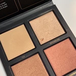 Authentic New Huda Beauty highlighter Palette